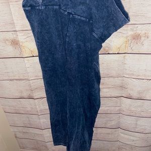 Mineral Wash Denim  Style Capri Leggings